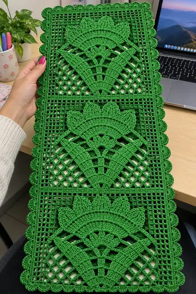 Emerald Green Pineapple Filet Crochet Table Runner Pattern