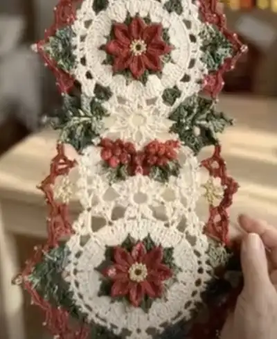 Mini Roses Table Runner Pattern step 1 - construction progress