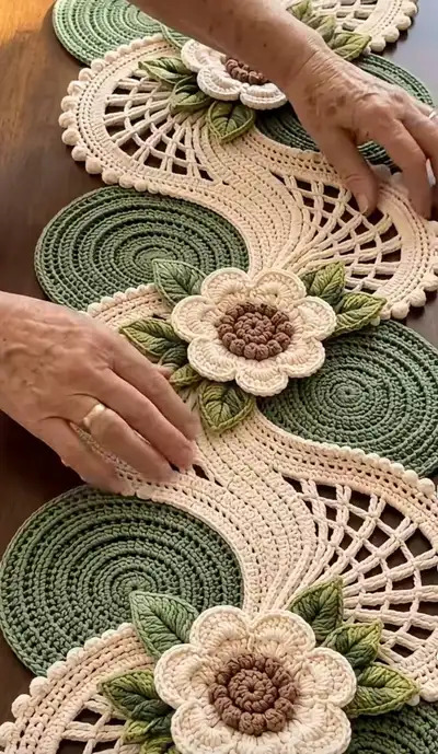 Green Charming Table Runner Pattern step 1 - construction progress