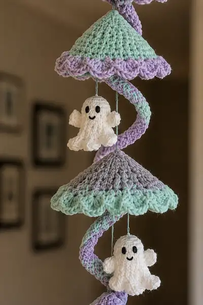 Mint and Lilac Roof Spiral Garland with Smiling Ghosts Amigurumi Pattern step 2 - assembly progress