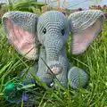 The Elephant Queen Amigurumi Pattern step 3 - details and accessories