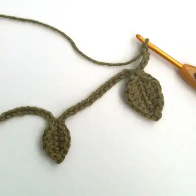 Leaf Garland Pattern step 2 - assembly progress