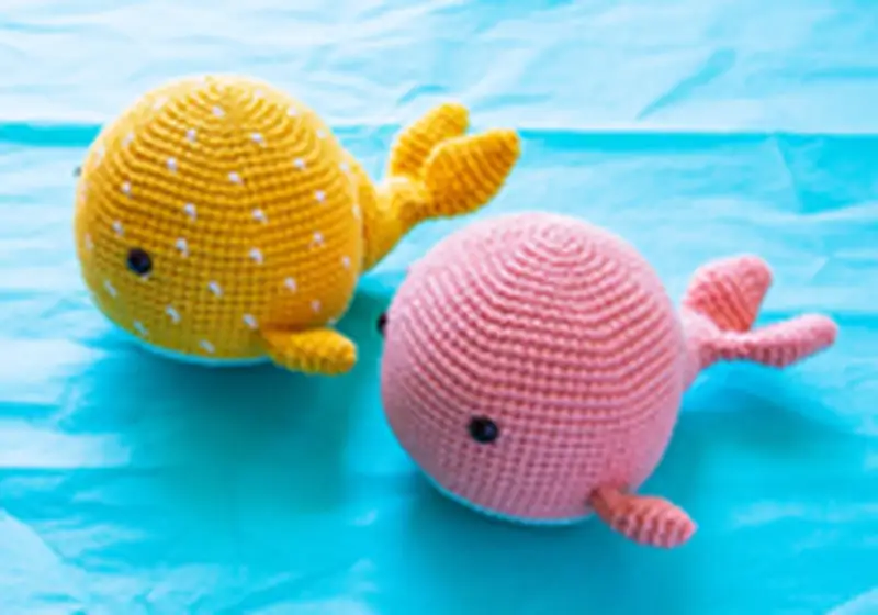 Free Intermediate crochet pattern: Wallace and Wanda Whales Amigurumi Pattern - Easy to follow tutorial