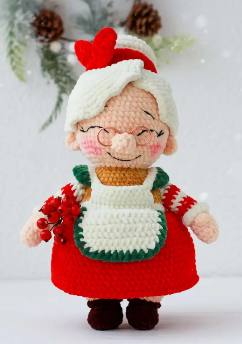 Free Intermediate crochet pattern: Granny Claus Amigurumi Pattern - Easy to follow tutorial