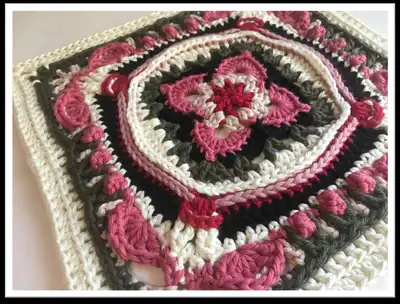 Lauren Rose Square Pattern step 1 - construction progress