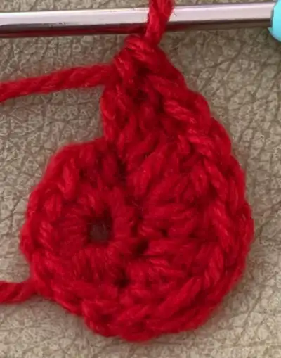 British Legion Poppy Appeal Poppies Pattern step 3 - details and accessories