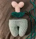Dead Crewmate Amigurumi Pattern step 4 - final assembly and finishing