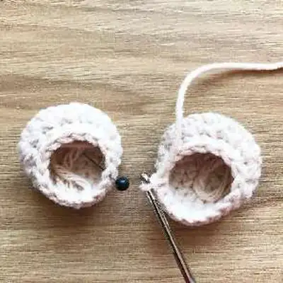 Little Floweret Amigurumi Pattern step 3 - details and accessories
