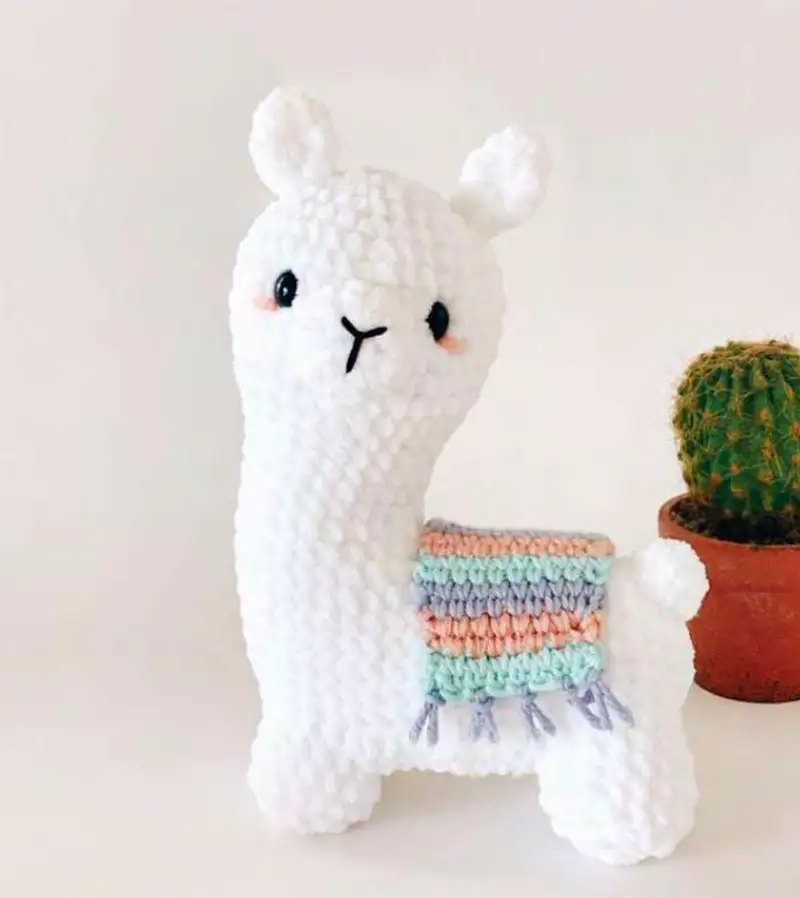 Free Advanced crochet pattern: Layla the Llama Amigurumi Pattern - Easy to follow tutorial
