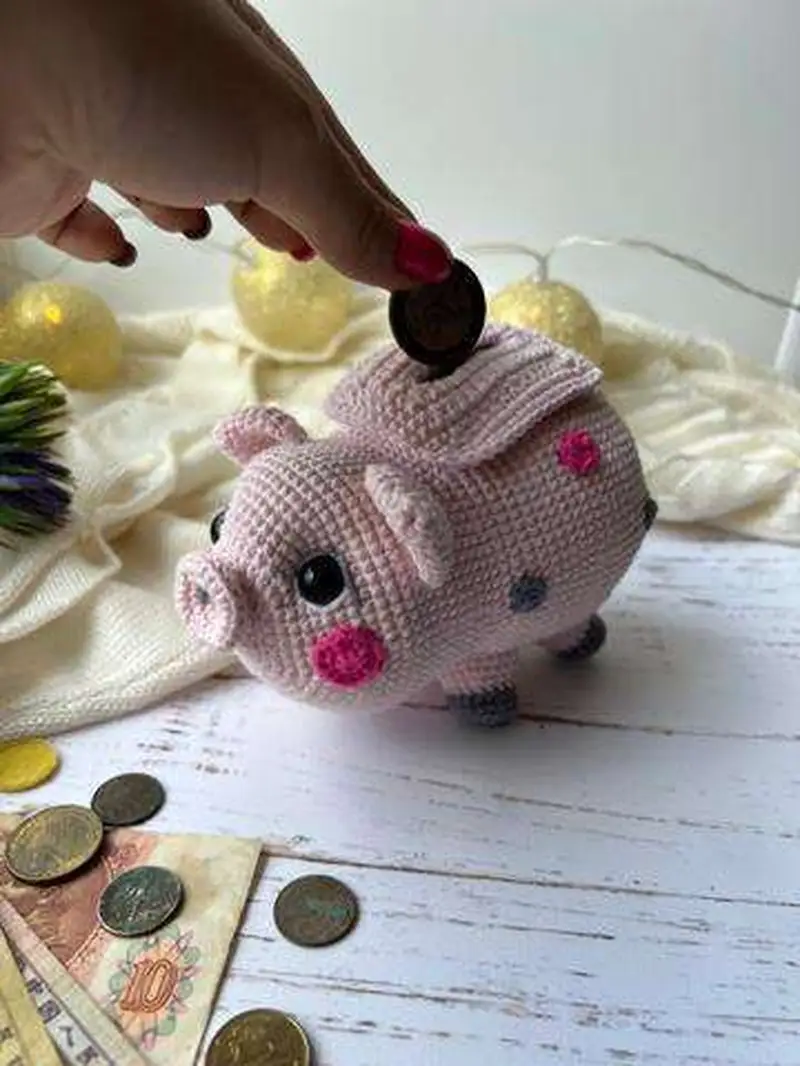 Piggy Bank Amigurumi Pattern crochet pattern - detailed view of completed project