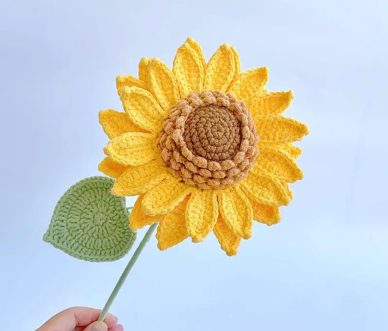 Crochet Sunflower Pattern crochet pattern - detailed view of completed project