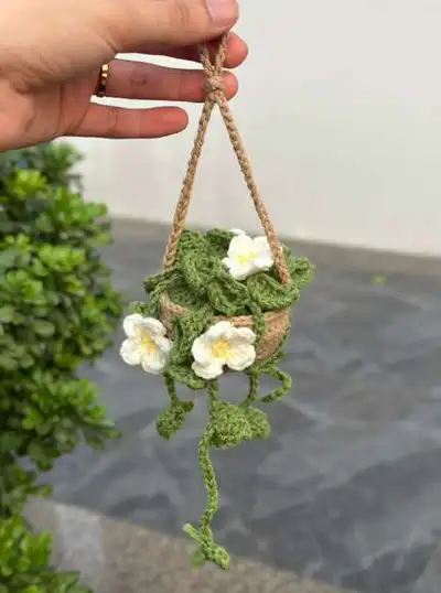 Hanging Plant Pot Amigurumi Pattern step 1 - construction progress
