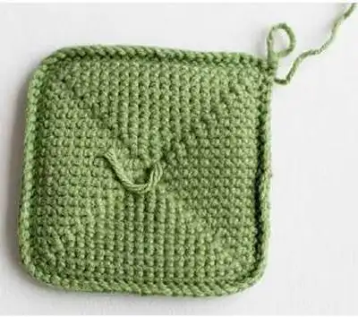 Big Houses Amigurumi Pattern step 3 - details and accessories