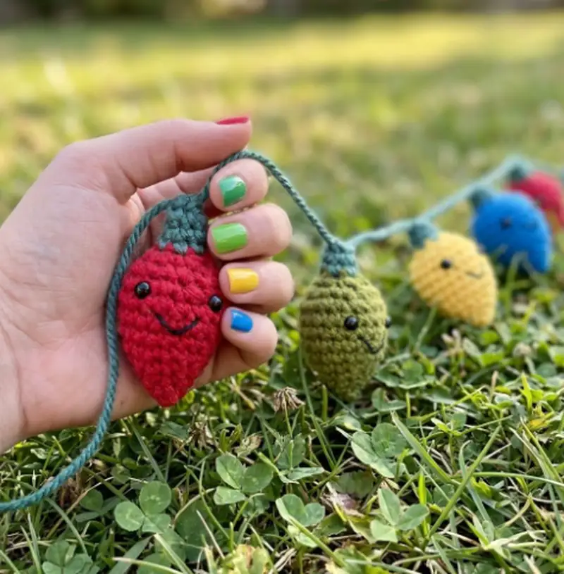 Free Beginner Friendly crochet pattern: Amigurumi Holiday Lights Amigurumi Pattern - Easy to follow tutorial