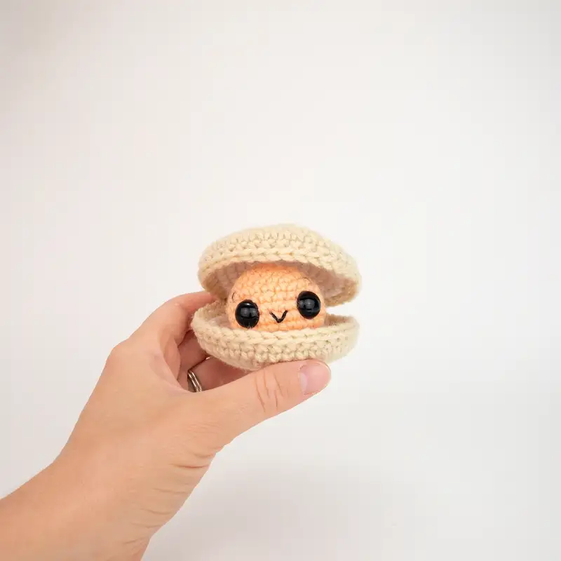 Free Beginner Friendly crochet pattern: Cleo the Clam Amigurumi Pattern - Easy to follow tutorial