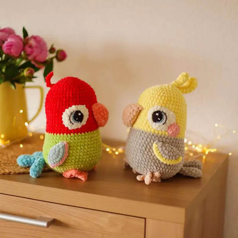 Free Intermediate crochet pattern: Lovebird and Parrot Amigurumi Pattern - Easy to follow tutorial